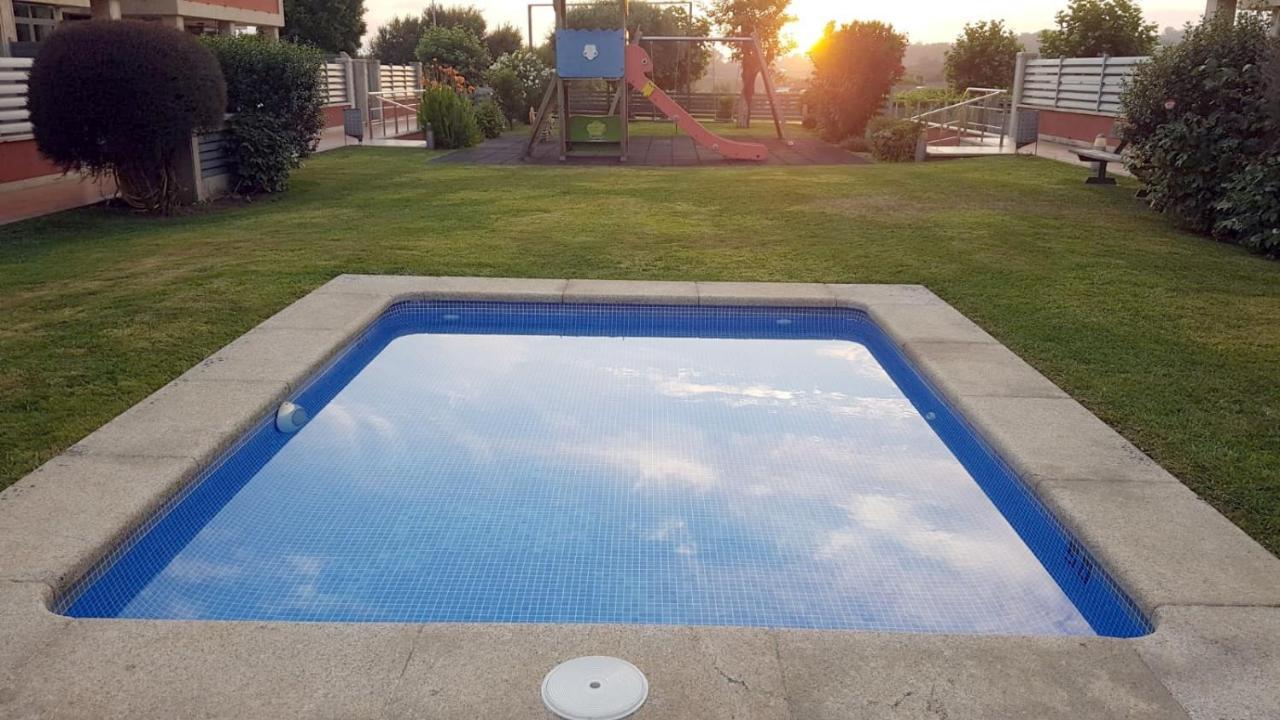 Chalet Vacacional Salnes Sur Con Piscina 坎巴多斯 外观 照片