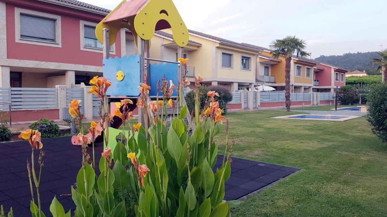 Chalet Vacacional Salnes Sur Con Piscina 坎巴多斯 外观 照片